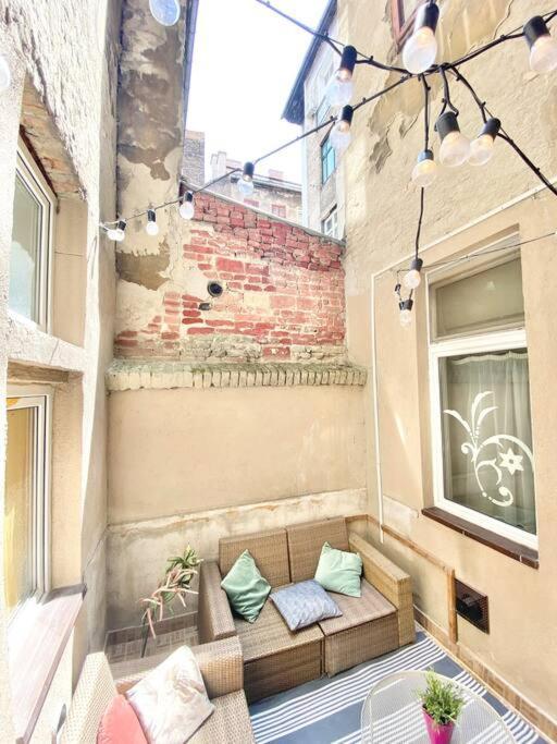Stay Cool! Apartment With Sauna And Private Garden Budapest Exteriör bild